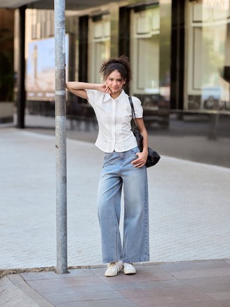 Quần ống rộng, quần jeans xanh... những chiếc quần thời thượng của mùa nắng