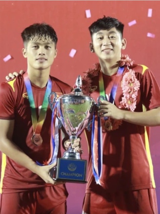 Hàng thủ U.22 Việt Nam: Toàn 'đá tảng' tiềm năng, chờ thầy Kim mài giũa