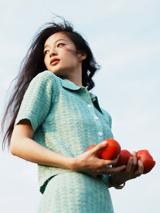 Diện mạo mùa hè trong màu xanh xô thơm, xanh lam nhẹ nhàng, quyến rũ