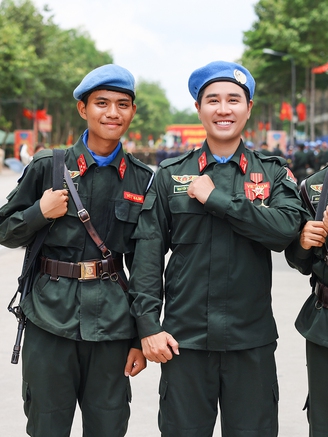 Nguyên Khang, Duyên Quỳnh thăm hỏi, biểu diễn tại Đoàn Cảnh sát cơ động Kỵ binh