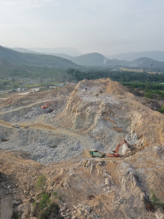 Nổ mìn khai thác đá gây nứt nhà: Không khắc phục sẽ dừng hoạt động