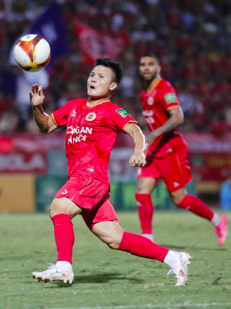 Quang Hải mà cứ hay thế này, HLV Polking và Kim Sang-sik vui lắm đây!