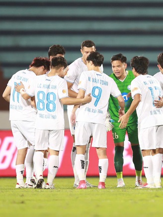Lịch thi đấu V-League hôm nay: Bình Dương vượt bão, Nam Định quyết không đánh mất ngôi đầu