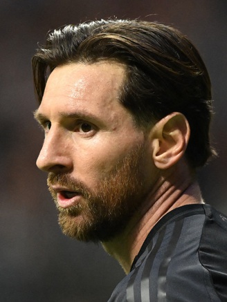 Cử chỉ gây sốt của Messi: Điều gì đã xảy ra, vệ sĩ riêng đang ở đâu?