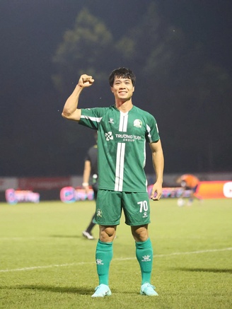 Công Phượng lại vẽ siêu phẩm, CLB Bình Phước ‘đè nát’ Đồng Tháp ở trận thủy chiến