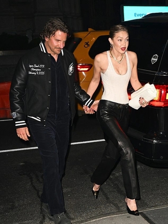 Gigi Hadid đón tuổi mới bên Bradley Cooper, rộ tin đồn đính hôn