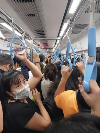'Mẹo' hay đi xem diễu binh bằng metro