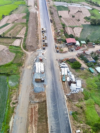 Thi công xuyên lễ, đẩy nhanh tiến độ trên cao tốc Hoài Nhơn - Quy Nhơn