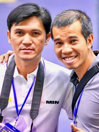 World Cup billiards: Trần Quyết Chiến tiên phong, BLV Minh Điền gây bất ngờ vì… vừa đấu vừa bình