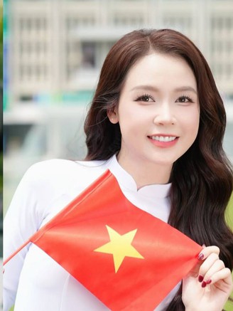 Minh Hằng, Sam tự hào trong tà áo dài mừng lễ 30.4