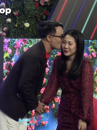 Cô gái xinh đẹp đồng ý hẹn hò đàng trai hơn 11 tuổi, từng ly hôn