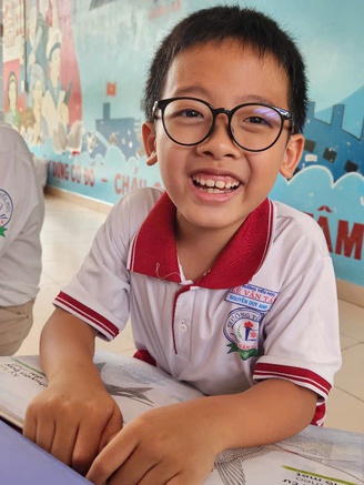 Bất ngờ với học sinh đọc sách quên ngủ, mê sách tiếng Anh