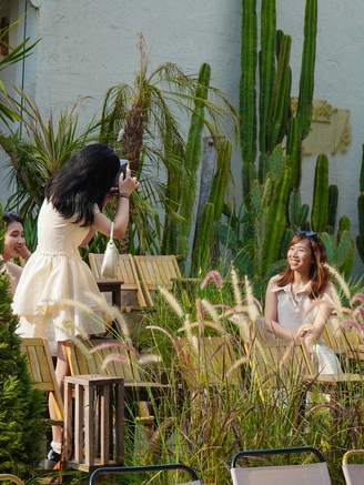 Những quán cà phê view sông 'hót hòn họt' không thể bỏ lỡ