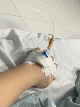 Nữ sinh 'tố' bị nhân viên nhà hàng hành hung nhập viện vì tiền 'bo'