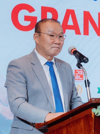HLV Park Hang-seo nói gì khi cùng ông Shin Tae-yong ngồi ghế nóng của bóng đá Hàn Quốc?