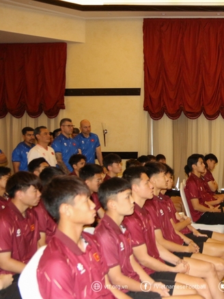 Chủ tịch VFF tiếp lửa U.17 Việt Nam trước trận ‘chung kết’ đấu UAE: World Cup đến gần…