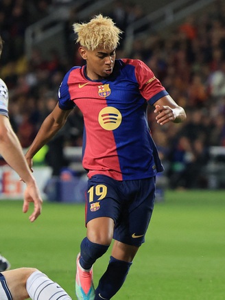 Yamal quá đặc biệt giúp Barcelona thắp hy vọng, Ronaldo thất thần sau cú sốc
