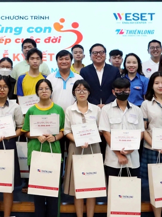 Dạy tiếng Anh miễn phí cho trẻ mồ côi do dịch Covid-19