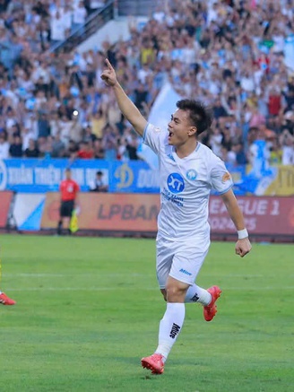 Bảng xếp hạng V-League mới nhất: HAGL vươn lên tốp 8, Bình Dương vẫn phải đua trụ hạng