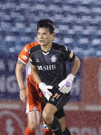 CLB Đà Nẵng và chiến thắng 'tuyệt đối điện ảnh': Nửa số đội V-League đang rất lo...