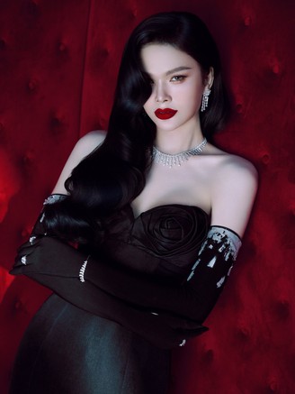 Vẻ quyến rũ của người đẹp chuyển giới cao 1,8m chiến thắng Miss International Queen Vietnam