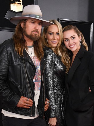 Miley Cyrus lên tiếng về tin đồn bất hòa với cha mẹ