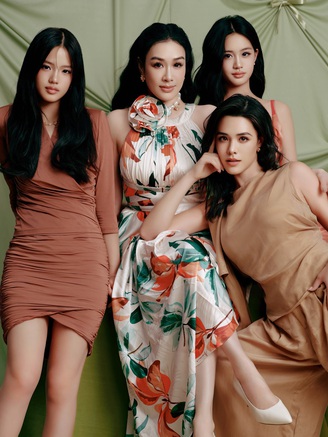 'Bom sex' gốc Việt Chung Lệ Đề khoe 3 con gái xinh đẹp