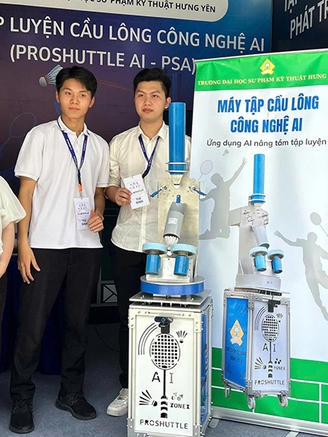 Sinh viên làm máy đánh cầu lông chuẩn như con người