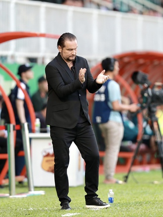 Thua đáng tiếc HAGL: Thể Công Viettel và HLV Popov vẫn thách thức cả V-League mùa tới