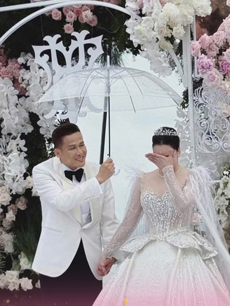 Hồ Quỳnh Hương lần đầu công khai con trai trong đám cưới