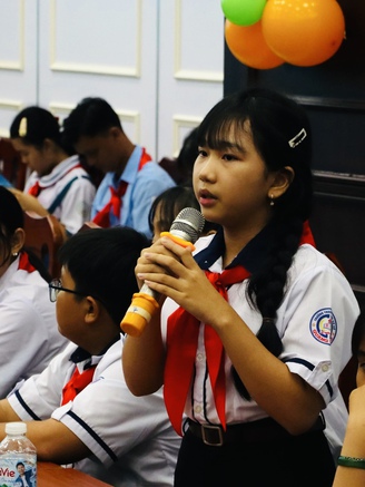 Thiếu nhi Cà Mau chất vấn lãnh đạo tỉnh về sữa giả, thuốc lá điện tử