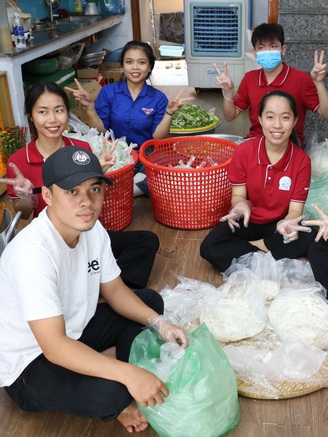 Chàng trai 'gieo nụ cười' giữa đời thường