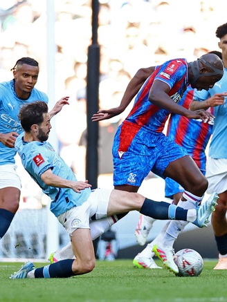 Man City 'dính bẫy' Crystal Palace, ngậm ngùi thua chung kết Cúp FA: Trắng tay cả mùa!