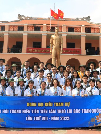 Xúc động về hành trình tìm đường cứu nước của Bác Hồ