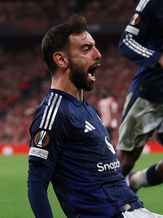Người hùng Bruno Fernandes thề ‘sống chết’ cùng M.U vô địch Europa League