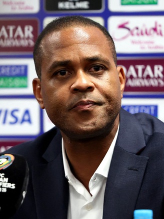 Sếp lớn bóng đá Indonesia bênh vực Kluivert, tuyên bố 'cứng' về cơ hội đến World Cup 2026