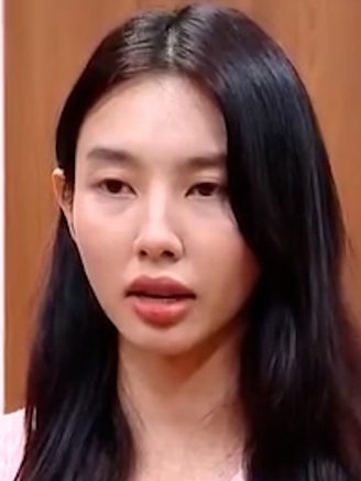 Hoa hậu Thùy Tiên khai gì khi hưởng lợi 7 tỉ đồng từ kẹo rau Kera?