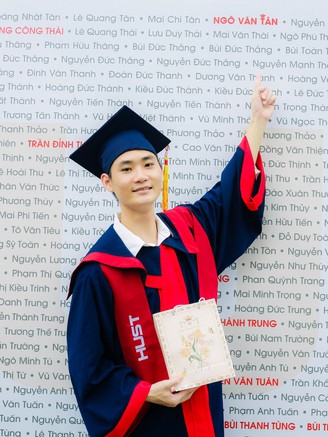 Bài phát biểu xúc động của chàng trai Bách khoa
tốt nghiệp xuất sắc vượt tiến độ