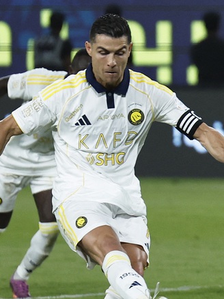 Ronaldo tiến gần cột mốc 1.000 bàn thắng, làm rõ tương lai với Al Nassr