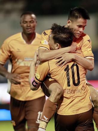 Bảng xếp hạng V-League: Bình Dương chính thức trụ hạng, Đà Nẵng cực khốn khó