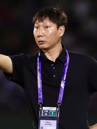 Malaysia kịp bổ sung chân sút khủng nhập tịch từ Colombia, HLV Kim tìm cách ứng phó