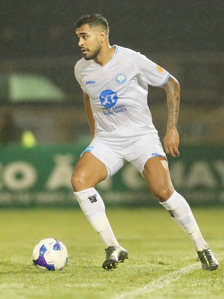 Nam Định tiến sát chức vô địch V-League sau chiến thắng nghẹt thở, SLNA càng lâm nguy