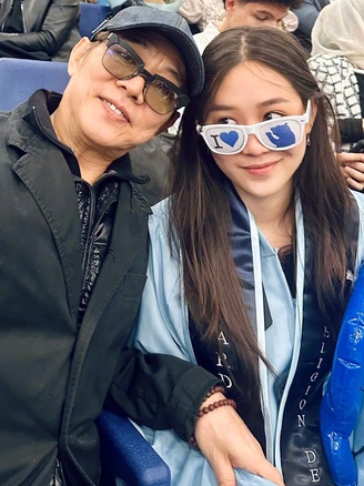 Con gái út Lý Liên Kiệt gây chú ý