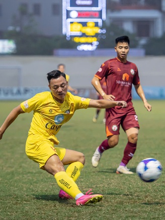 Thanh Hóa bị gỡ hòa phút 94, CLB Bình Định tạm thoát đáy bảng: Vẫn ở bờ vực thẳm!