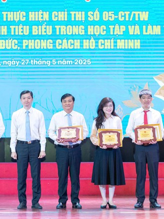 Việc học tập và làm theo Bác ngày càng đi vào chiều sâu