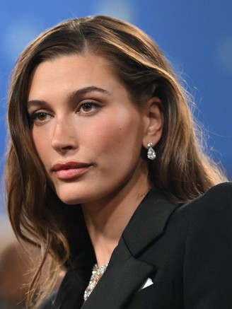 Thương hiệu mỹ phẩm Rhode của Hailey Bieber được bán với giá 1 tỉ USD