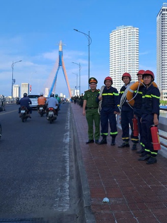Dòng người đổ về chiêm bái xá lợi Phật, TP.Đà Nẵng phân luồng giao thông ra sao?