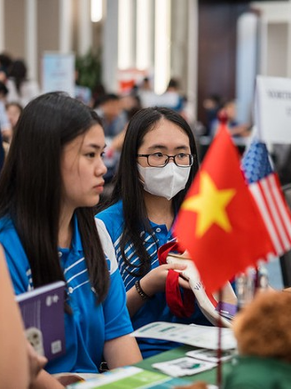 Mỹ tạm dừng cấp visa du học: Bộ Ngoại giao lên tiếng