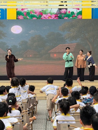 Lễ tổng kết năm học độc đáo: Học sinh xem kịch, nghe thông điệp mùa hè