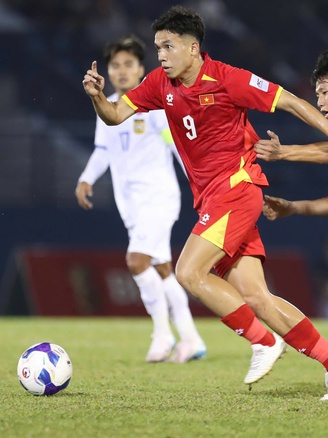 Bài toán cực khó của HLV Kim Sang-sik